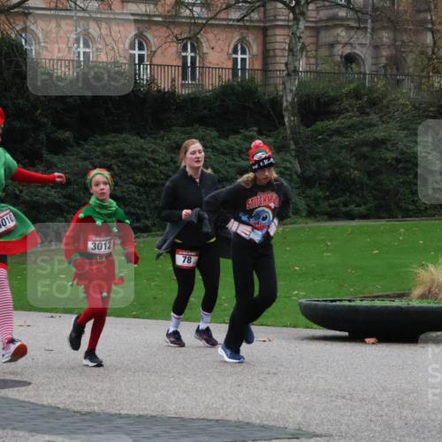 08.12.2024 - St. Pauli X-Mass-Run No. 14 Strokosch-Dieckow http://msf.ph/oto/7506276 08.12.2024 09:42:24 Laufen 3010, 3012, 78, 300 meine-sportfotos.de
