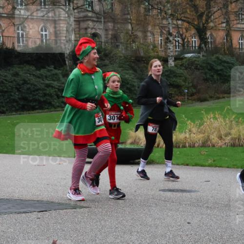 08.12.2024 - St. Pauli X-Mass-Run No. 14 Strokosch-Dieckow http://msf.ph/oto/7506292 08.12.2024 09:42:25 Laufen 30, 301, 78, 100 meine-sportfotos.de