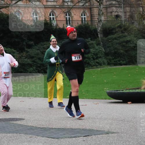 08.12.2024 - St. Pauli X-Mass-Run No. 14 Strokosch-Dieckow http://msf.ph/oto/7506349 08.12.2024 09:42:32 Laufen 2211, 719 meine-sportfotos.de