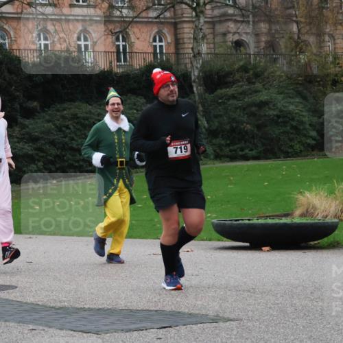 08.12.2024 - St. Pauli X-Mass-Run No. 14 Strokosch-Dieckow http://msf.ph/oto/7506351 08.12.2024 09:42:33 Laufen 2211, 719 meine-sportfotos.de