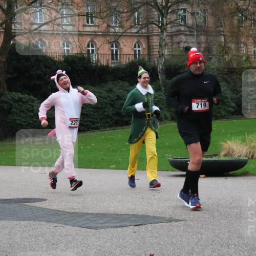 08.12.2024 - St. Pauli X-Mass-Run No. 14 Strokosch-Dieckow http://msf.ph/oto/7506357 08.12.2024 09:42:33 Laufen 2211, 719 meine-sportfotos.de