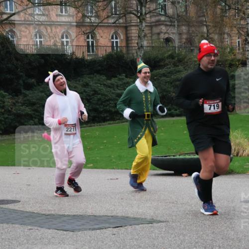 08.12.2024 - St. Pauli X-Mass-Run No. 14 Strokosch-Dieckow http://msf.ph/oto/7506359 08.12.2024 09:42:33 Laufen 2211, 719 meine-sportfotos.de
