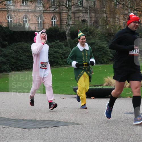 08.12.2024 - St. Pauli X-Mass-Run No. 14 Strokosch-Dieckow http://msf.ph/oto/7506363 08.12.2024 09:42:34 Laufen 2211, 19 meine-sportfotos.de