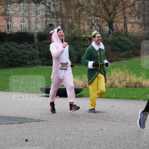 08.12.2024 - St. Pauli X-Mass-Run No. 14 Strokosch-Dieckow http://msf.ph/oto/7506370 08.12.2024 09:42:34 Laufen 2211, 719 meine-sportfotos.de