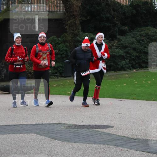 08.12.2024 - St. Pauli X-Mass-Run No. 14 Strokosch-Dieckow http://msf.ph/oto/7506372 08.12.2024 09:42:36 Laufen 60, 1124, 47 meine-sportfotos.de