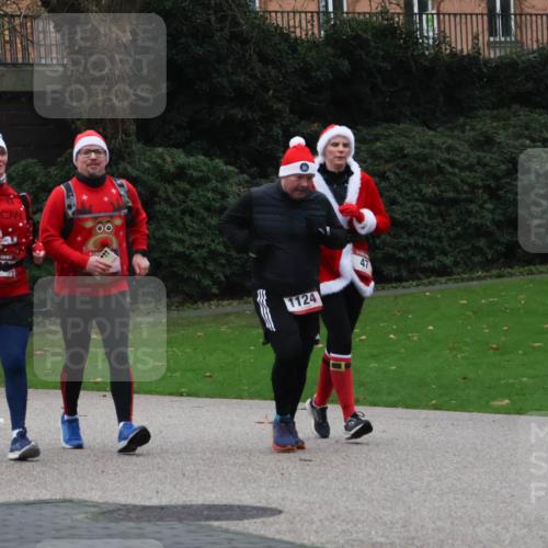 08.12.2024 - St. Pauli X-Mass-Run No. 14 Strokosch-Dieckow http://msf.ph/oto/7506380 08.12.2024 09:42:37 Laufen 1124, 47, 00 meine-sportfotos.de