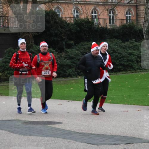 08.12.2024 - St. Pauli X-Mass-Run No. 14 Strokosch-Dieckow http://msf.ph/oto/7506385 08.12.2024 09:42:38 Laufen 00, 301, 1124 meine-sportfotos.de