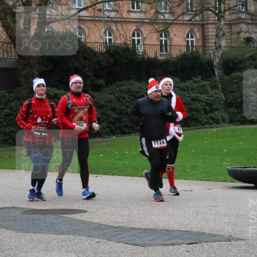 08.12.2024 - St. Pauli X-Mass-Run No. 14 Strokosch-Dieckow http://msf.ph/oto/7506388 08.12.2024 09:42:38 Laufen 00, 23, 47, 1124 meine-sportfotos.de