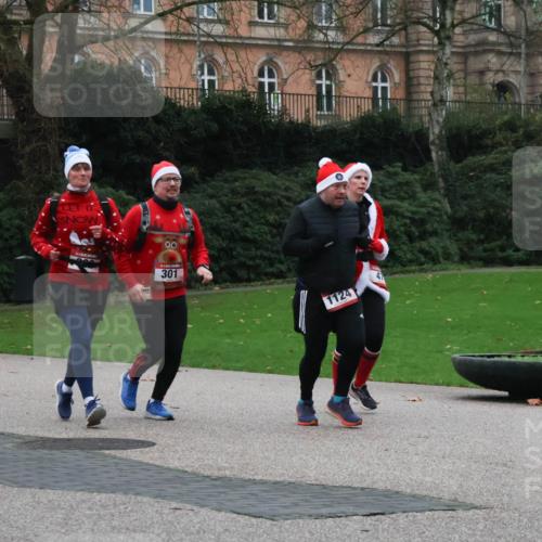 08.12.2024 - St. Pauli X-Mass-Run No. 14 Strokosch-Dieckow http://msf.ph/oto/7506390 08.12.2024 09:42:38 Laufen 301, 1124 meine-sportfotos.de