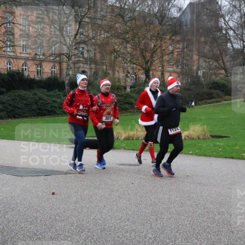 08.12.2024 - St. Pauli X-Mass-Run No. 14 Strokosch-Dieckow http://msf.ph/oto/7506404 08.12.2024 09:42:40 Laufen 2265, 1958, 301, 1124 meine-sportfotos.de
