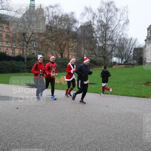 08.12.2024 - St. Pauli X-Mass-Run No. 14 Strokosch-Dieckow http://msf.ph/oto/7506406 08.12.2024 09:42:40 Laufen 1958, 2265, 20, 1124 meine-sportfotos.de
