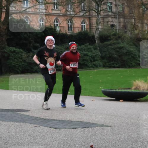 08.12.2024 - St. Pauli X-Mass-Run No. 14 Strokosch-Dieckow http://msf.ph/oto/7506414 08.12.2024 09:42:42 Laufen 2265, 1958 meine-sportfotos.de