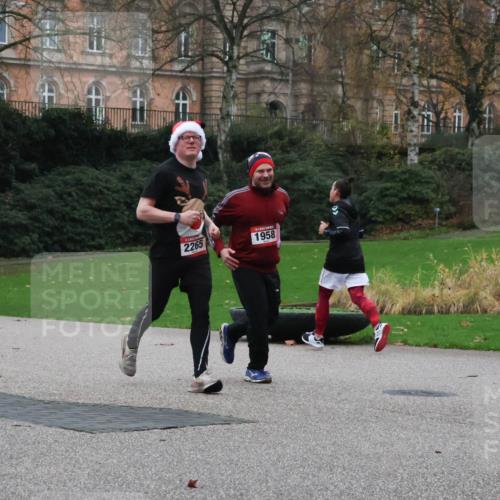 08.12.2024 - St. Pauli X-Mass-Run No. 14 Strokosch-Dieckow http://msf.ph/oto/7506418 08.12.2024 09:42:42 Laufen 2265, 1958 meine-sportfotos.de