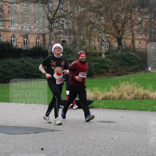 08.12.2024 - St. Pauli X-Mass-Run No. 14 Strokosch-Dieckow http://msf.ph/oto/7506421 08.12.2024 09:42:42 Laufen 2265, 1958 meine-sportfotos.de