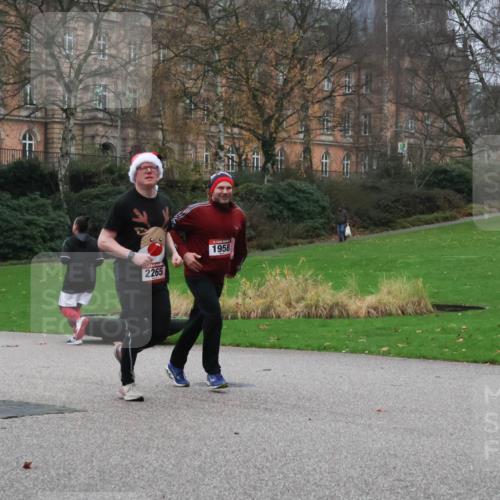 08.12.2024 - St. Pauli X-Mass-Run No. 14 Strokosch-Dieckow http://msf.ph/oto/7506423 08.12.2024 09:42:43 Laufen 2265, 1958 meine-sportfotos.de
