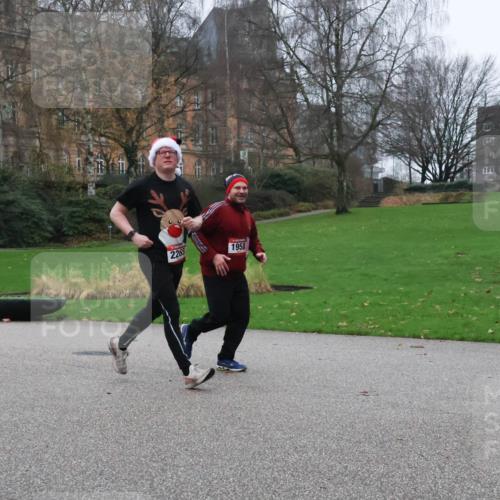08.12.2024 - St. Pauli X-Mass-Run No. 14 Strokosch-Dieckow http://msf.ph/oto/7506429 08.12.2024 09:42:43 Laufen 2265, 1958 meine-sportfotos.de