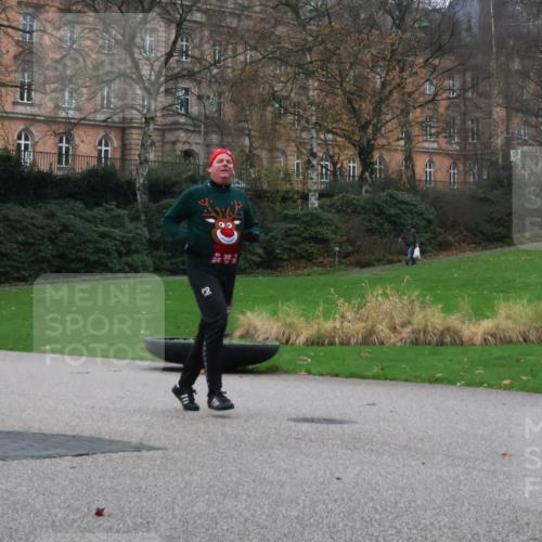 08.12.2024 - St. Pauli X-Mass-Run No. 14 Strokosch-Dieckow http://msf.ph/oto/7506441 08.12.2024 09:42:45 Laufen 1955 meine-sportfotos.de