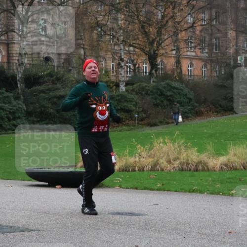 08.12.2024 - St. Pauli X-Mass-Run No. 14 Strokosch-Dieckow http://msf.ph/oto/7506444 08.12.2024 09:42:45 Laufen  meine-sportfotos.de