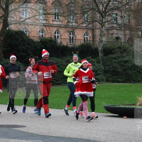 08.12.2024 - St. Pauli X-Mass-Run No. 14 Strokosch-Dieckow http://msf.ph/oto/7506457 08.12.2024 09:42:47 Laufen 1952, 2890, 1961, 2889, 03, 1965, 3180, 955 meine-sportfotos.de