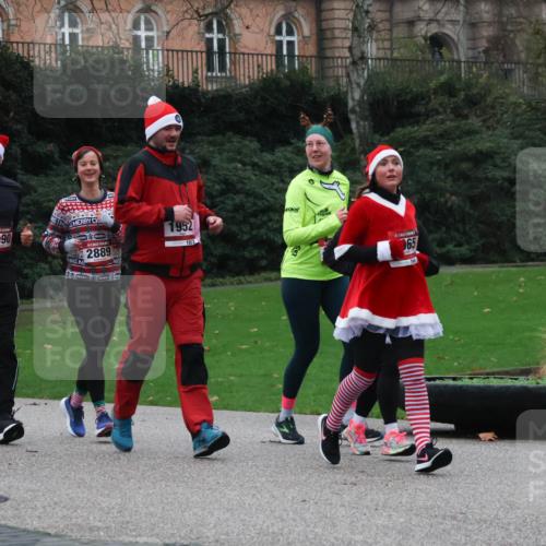 08.12.2024 - St. Pauli X-Mass-Run No. 14 Strokosch-Dieckow http://msf.ph/oto/7506459 08.12.2024 09:42:47 Laufen 1961, 1961, 90, 2889, 1952, 1952, 7, 65, 19 meine-sportfotos.de