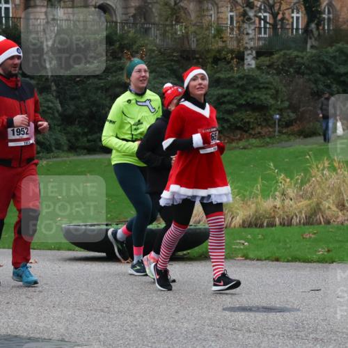 08.12.2024 - St. Pauli X-Mass-Run No. 14 Strokosch-Dieckow http://msf.ph/oto/7506466 08.12.2024 09:42:48 Laufen 1952, 2889, 1952, 65 meine-sportfotos.de