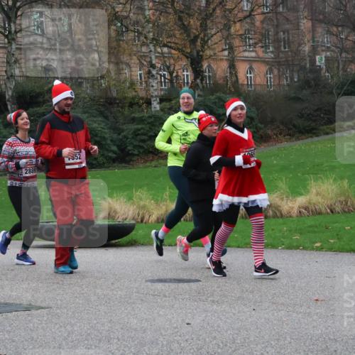 08.12.2024 - St. Pauli X-Mass-Run No. 14 Strokosch-Dieckow http://msf.ph/oto/7506474 08.12.2024 09:42:49 Laufen 1961, 2889, 52, 1962 meine-sportfotos.de