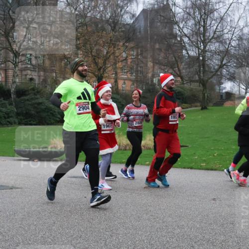 08.12.2024 - St. Pauli X-Mass-Run No. 14 Strokosch-Dieckow http://msf.ph/oto/7506489 08.12.2024 09:42:50 Laufen 3179, 3180, 2904, 1961, 1961, 2889, 1952, 195, 19 meine-sportfotos.de