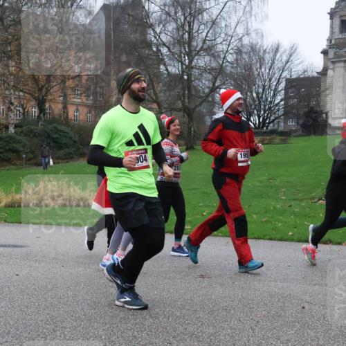 08.12.2024 - St. Pauli X-Mass-Run No. 14 Strokosch-Dieckow http://msf.ph/oto/7506494 08.12.2024 09:42:51 Laufen 04, 195, 288, 19 meine-sportfotos.de