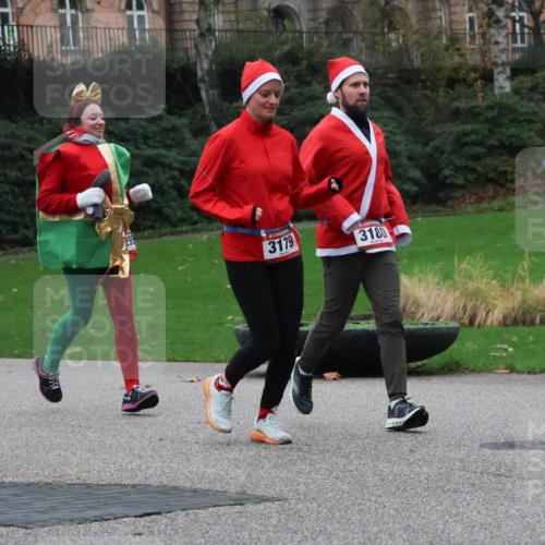 08.12.2024 - St. Pauli X-Mass-Run No. 14 Strokosch-Dieckow http://msf.ph/oto/7506499 08.12.2024 09:42:51 Laufen 3179, 3180 meine-sportfotos.de
