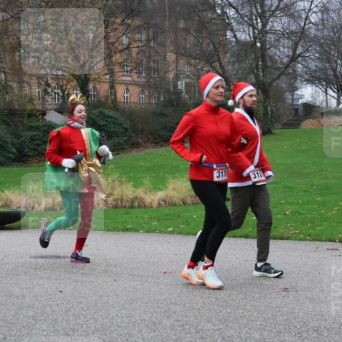08.12.2024 - St. Pauli X-Mass-Run No. 14 Strokosch-Dieckow http://msf.ph/oto/7506512 08.12.2024 09:42:53 Laufen 311, 318 meine-sportfotos.de