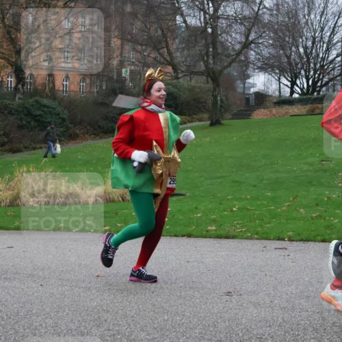 08.12.2024 - St. Pauli X-Mass-Run No. 14 Strokosch-Dieckow http://msf.ph/oto/7506521 08.12.2024 09:42:54 Laufen 295, 31, 318 meine-sportfotos.de