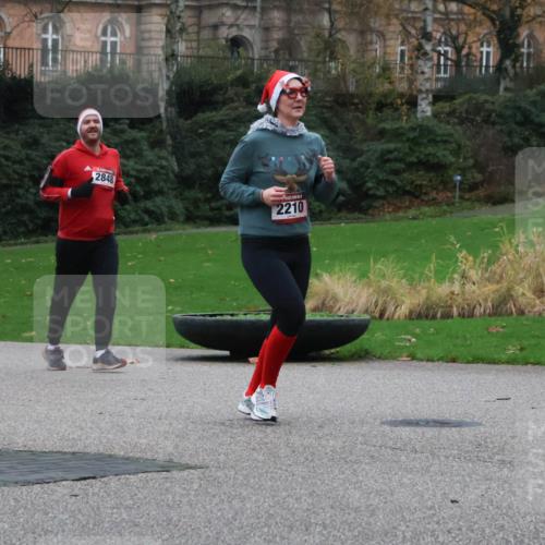 08.12.2024 - St. Pauli X-Mass-Run No. 14 Strokosch-Dieckow http://msf.ph/oto/7506528 08.12.2024 09:42:55 Laufen 2663, 2848, 2210 meine-sportfotos.de