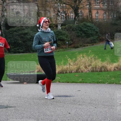 08.12.2024 - St. Pauli X-Mass-Run No. 14 Strokosch-Dieckow http://msf.ph/oto/7506531 08.12.2024 09:42:55 Laufen 2848, 2210 meine-sportfotos.de