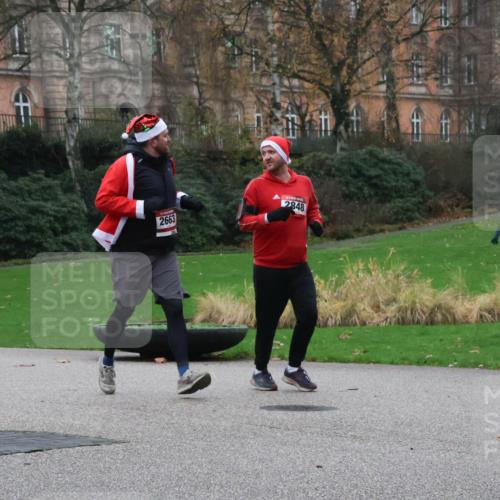 08.12.2024 - St. Pauli X-Mass-Run No. 14 Strokosch-Dieckow http://msf.ph/oto/7506539 08.12.2024 09:42:56 Laufen 2663, 2848 meine-sportfotos.de