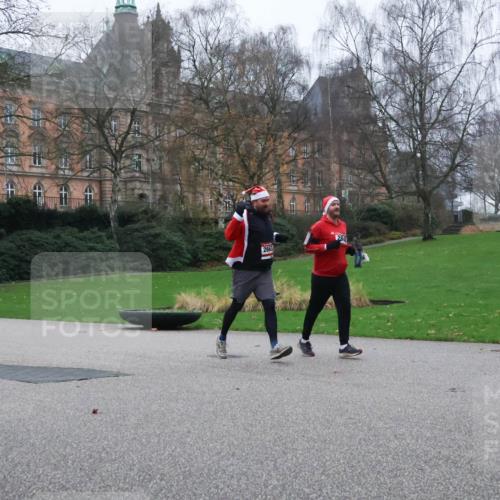 08.12.2024 - St. Pauli X-Mass-Run No. 14 Strokosch-Dieckow http://msf.ph/oto/7506547 08.12.2024 09:42:57 Laufen 2663, 284 meine-sportfotos.de