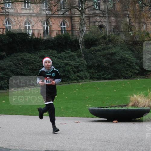 08.12.2024 - St. Pauli X-Mass-Run No. 14 Strokosch-Dieckow http://msf.ph/oto/7506549 08.12.2024 09:42:59 Laufen 2894, 165 meine-sportfotos.de