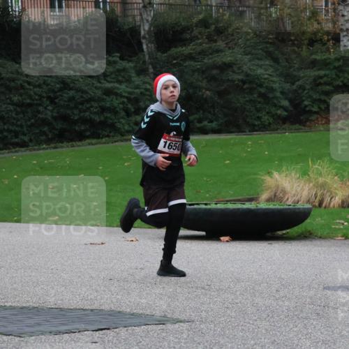 08.12.2024 - St. Pauli X-Mass-Run No. 14 Strokosch-Dieckow http://msf.ph/oto/7506553 08.12.2024 09:43:00 Laufen 289, 1650 meine-sportfotos.de