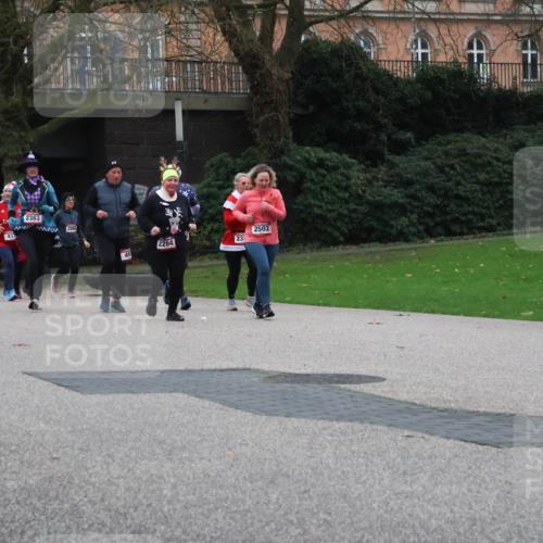 08.12.2024 - St. Pauli X-Mass-Run No. 14 Strokosch-Dieckow http://msf.ph/oto/7506564 08.12.2024 09:43:02 Laufen 433, 2383, 2264, 235, 2503 meine-sportfotos.de