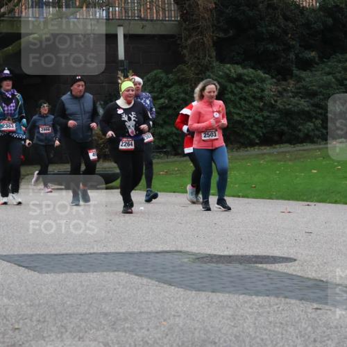 08.12.2024 - St. Pauli X-Mass-Run No. 14 Strokosch-Dieckow http://msf.ph/oto/7506566 08.12.2024 09:43:02 Laufen 2383, 2866, 2382, 2264, 2503, 49 meine-sportfotos.de