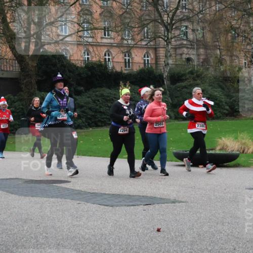 08.12.2024 - St. Pauli X-Mass-Run No. 14 Strokosch-Dieckow http://msf.ph/oto/7506581 08.12.2024 09:43:05 Laufen 433, 286, 383, 2264, 2503, 2380 meine-sportfotos.de