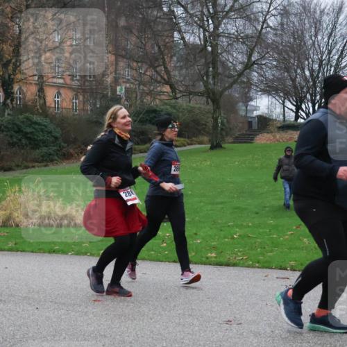 08.12.2024 - St. Pauli X-Mass-Run No. 14 Strokosch-Dieckow http://msf.ph/oto/7506592 08.12.2024 09:43:09 Laufen 28, 288 meine-sportfotos.de