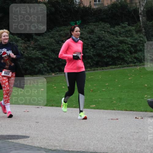 08.12.2024 - St. Pauli X-Mass-Run No. 14 Strokosch-Dieckow http://msf.ph/oto/7506594 08.12.2024 09:43:10 Laufen 5, 882 meine-sportfotos.de