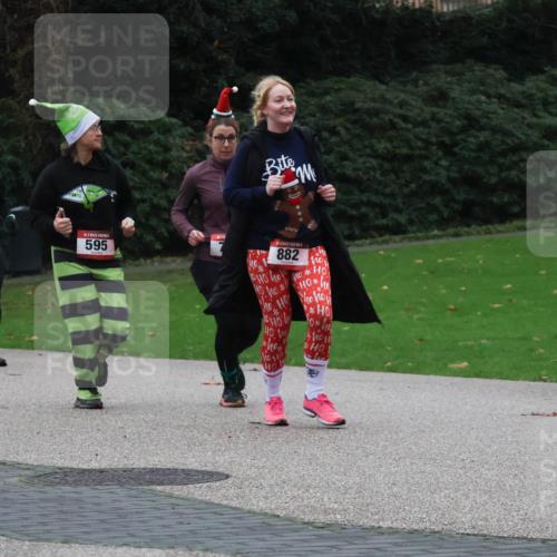 08.12.2024 - St. Pauli X-Mass-Run No. 14 Strokosch-Dieckow http://msf.ph/oto/7506603 08.12.2024 09:43:11 Laufen 1390, 2080, 595, 882, 10, 11, 0, 41 meine-sportfotos.de