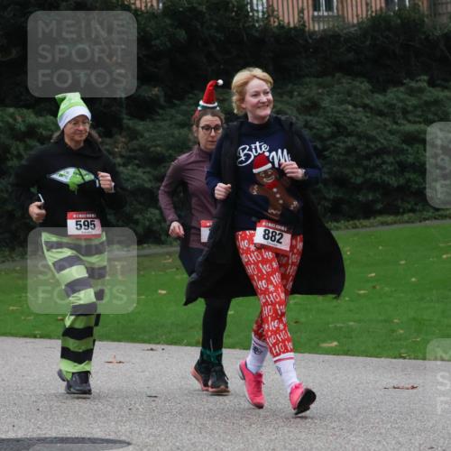 08.12.2024 - St. Pauli X-Mass-Run No. 14 Strokosch-Dieckow http://msf.ph/oto/7506607 08.12.2024 09:43:11 Laufen 1390, 2080, 595, 882 meine-sportfotos.de