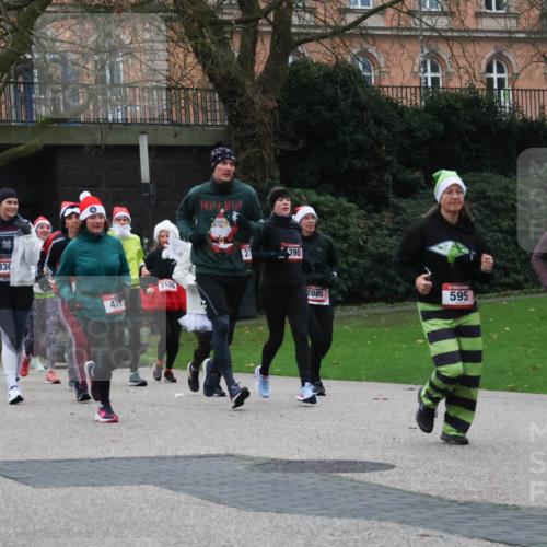 08.12.2024 - St. Pauli X-Mass-Run No. 14 Strokosch-Dieckow http://msf.ph/oto/7506612 08.12.2024 09:43:12 Laufen 2062, 330, 475, 3105, 27, 390, 2080, 595, 882 meine-sportfotos.de