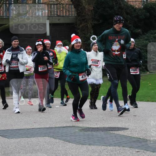 08.12.2024 - St. Pauli X-Mass-Run No. 14 Strokosch-Dieckow http://msf.ph/oto/7506619 08.12.2024 09:43:13 Laufen 310, 2062, 3303, 957, 3301, 77, 2077, 479, 2056, 21, 2080 meine-sportfotos.de