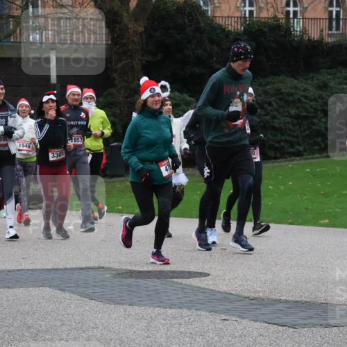 08.12.2024 - St. Pauli X-Mass-Run No. 14 Strokosch-Dieckow http://msf.ph/oto/7506620 08.12.2024 09:43:13 Laufen 30, 3104, 2062, 1940, 3301, 1957, 479, 595 meine-sportfotos.de
