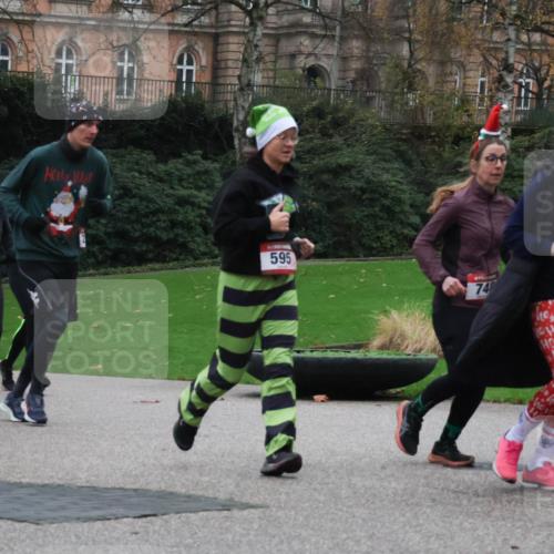 08.12.2024 - St. Pauli X-Mass-Run No. 14 Strokosch-Dieckow http://msf.ph/oto/7506622 08.12.2024 09:43:13 Laufen 1390, 595, 882 meine-sportfotos.de