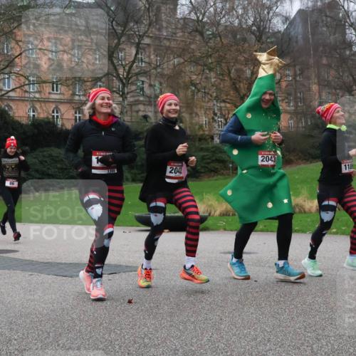 08.12.2024 - St. Pauli X-Mass-Run No. 14 Strokosch-Dieckow http://msf.ph/oto/7506645 08.12.2024 09:43:20 Laufen 86, 1355, 2042, 2043, 1189, 3 meine-sportfotos.de