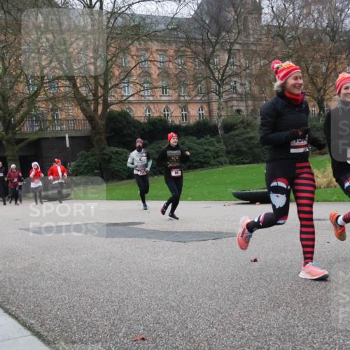 08.12.2024 - St. Pauli X-Mass-Run No. 14 Strokosch-Dieckow http://msf.ph/oto/7506650 08.12.2024 09:43:20 Laufen 86, 2042, 2 meine-sportfotos.de